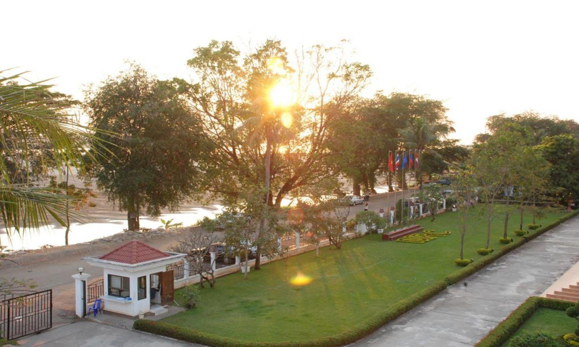 Mekong Sunshine Hotel Вьентьян Экстерьер фото